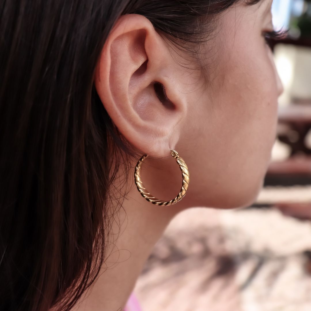 Load image into Gallery viewer, Earring hoops chunky twist | 25 &amp;amp; 30 mm - gold
