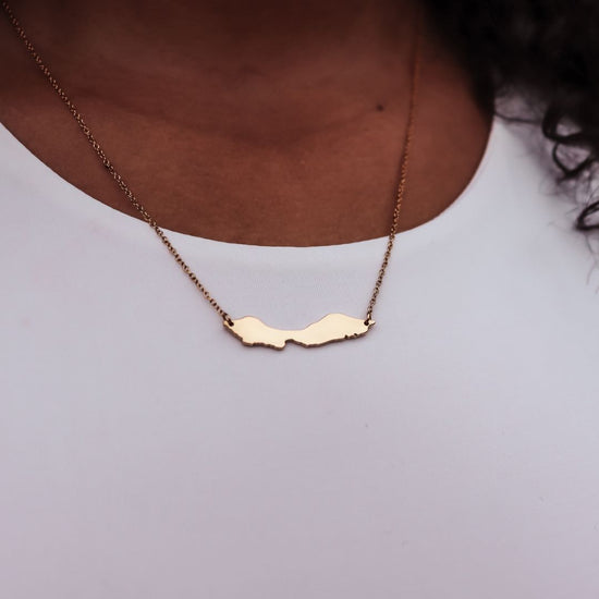 Load image into Gallery viewer, Necklace Curaçao island shape - gold &amp;amp; silver
